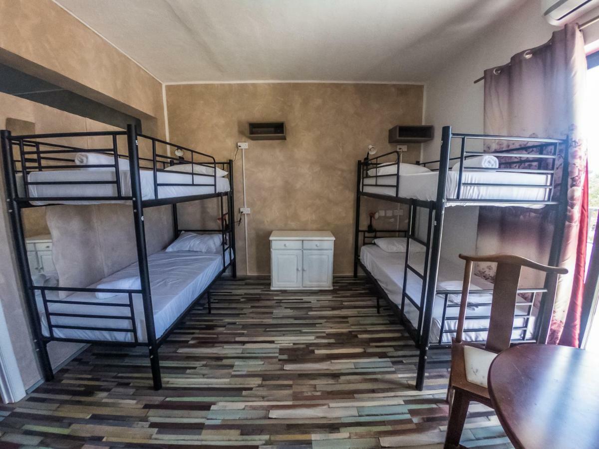 Salsa & Samba Hostel San Ġiljan
